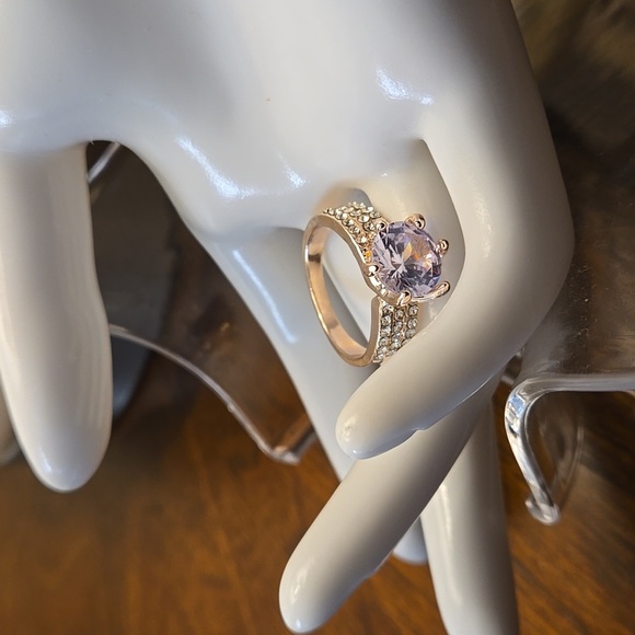 White Cubic Zirconia Rose Gold-tone Costume Jewelry Women's Ring size 9 - Picture 5 of 6